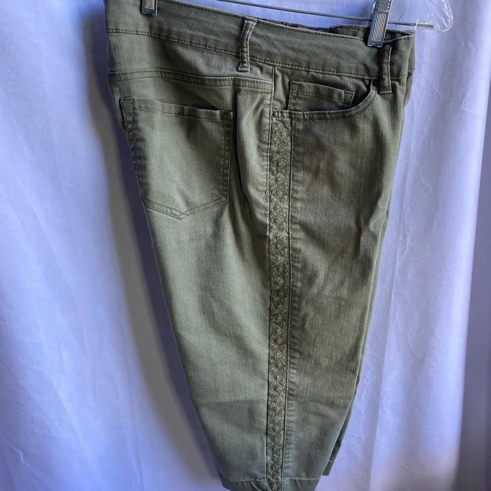 Capris; Sonoma; Size 10; Olive green - Picture 5 of 5